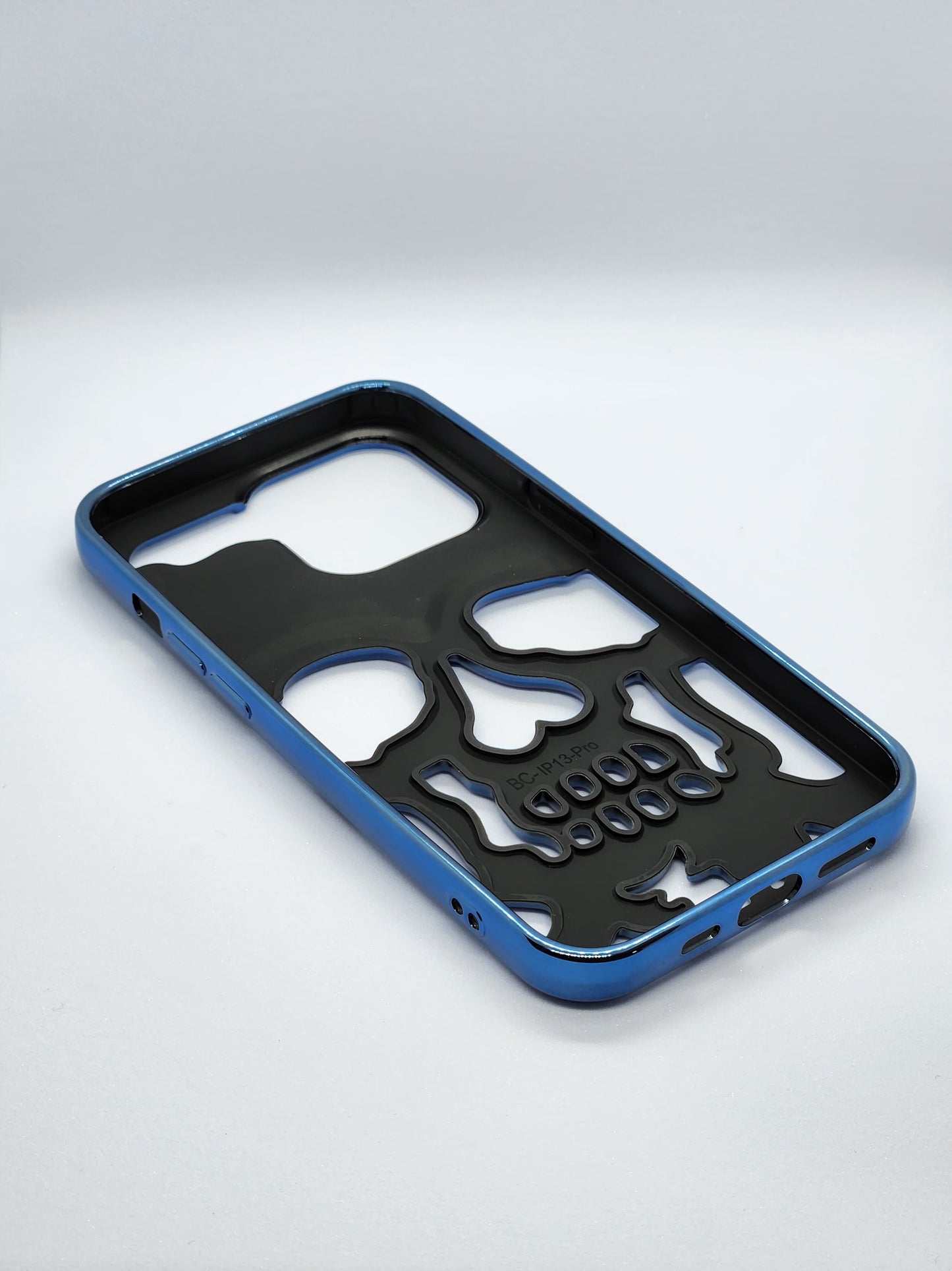SKULL ANIMATED CASES FOR IPHONES